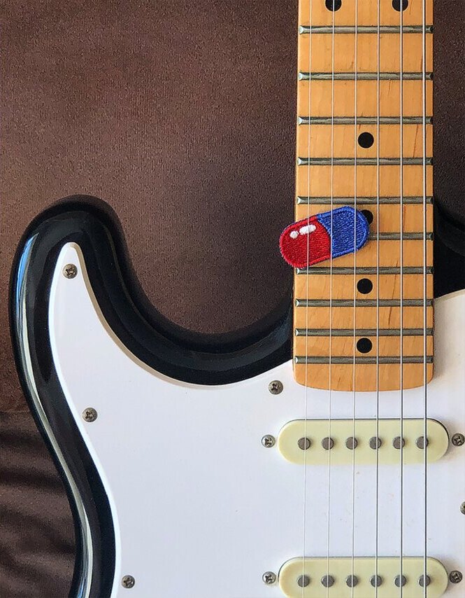 Guitarra com sticker